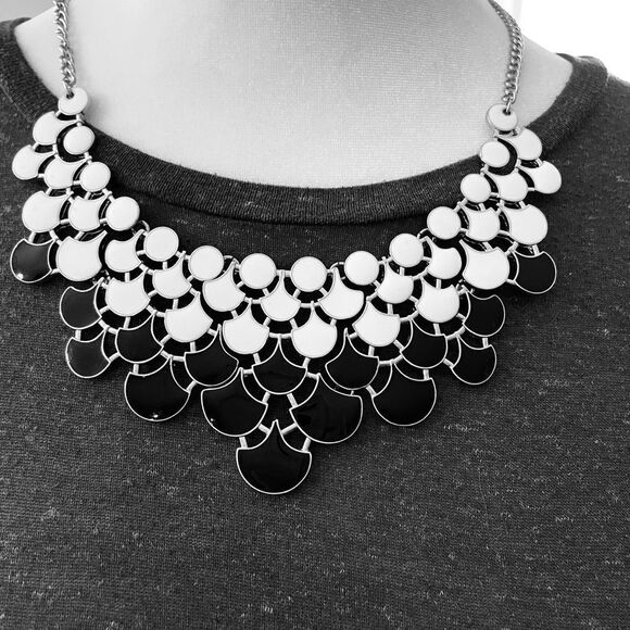 BLACK AND WHITE VINTAGE ENAMEL NECKLACE - Picture 1 of 3